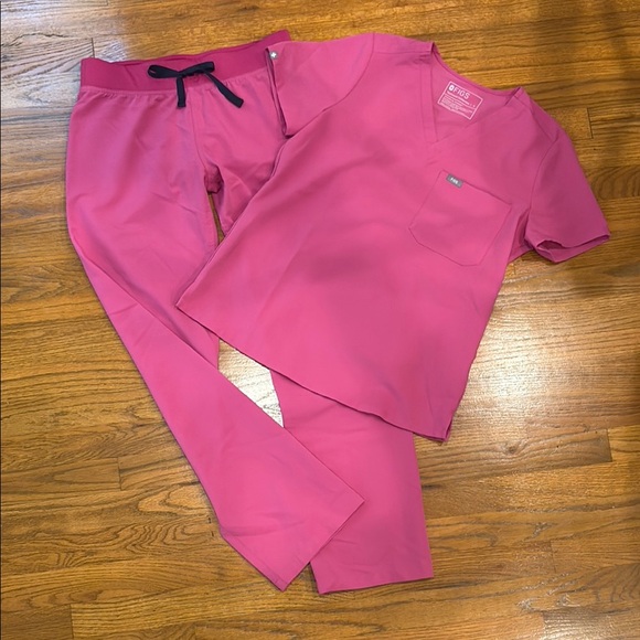 Figs Other - Figs Pink Scrub Set with Navy Accents